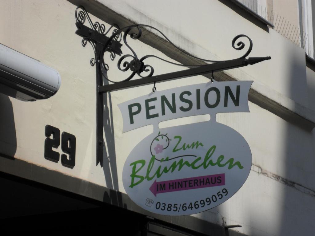 Pension Zum Blumchen Schwerin  Exteriör bild