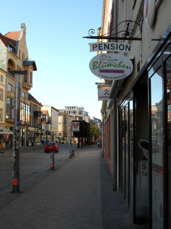 Pension Zum Blumchen Schwerin  Exteriör bild